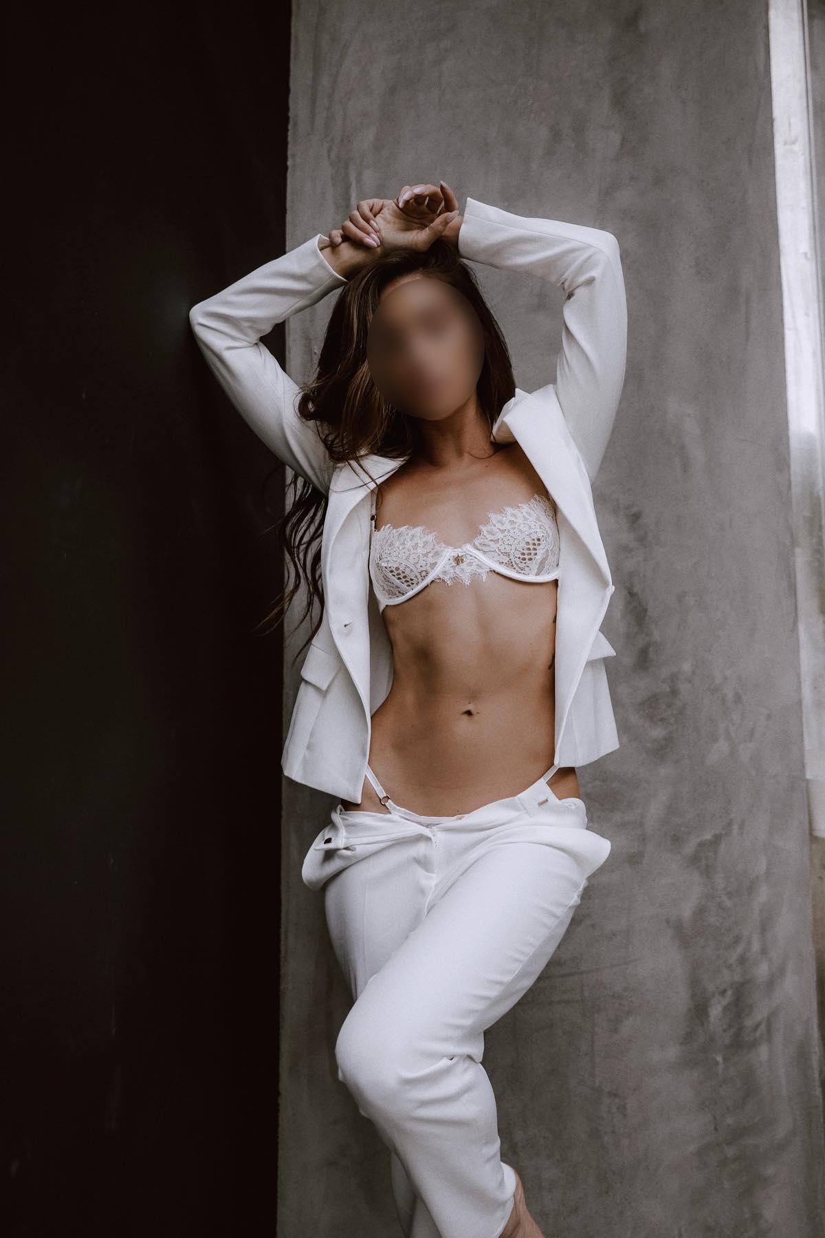 Полина проститутка интим салон Питера у метро Обводный канал проститутки спб салон