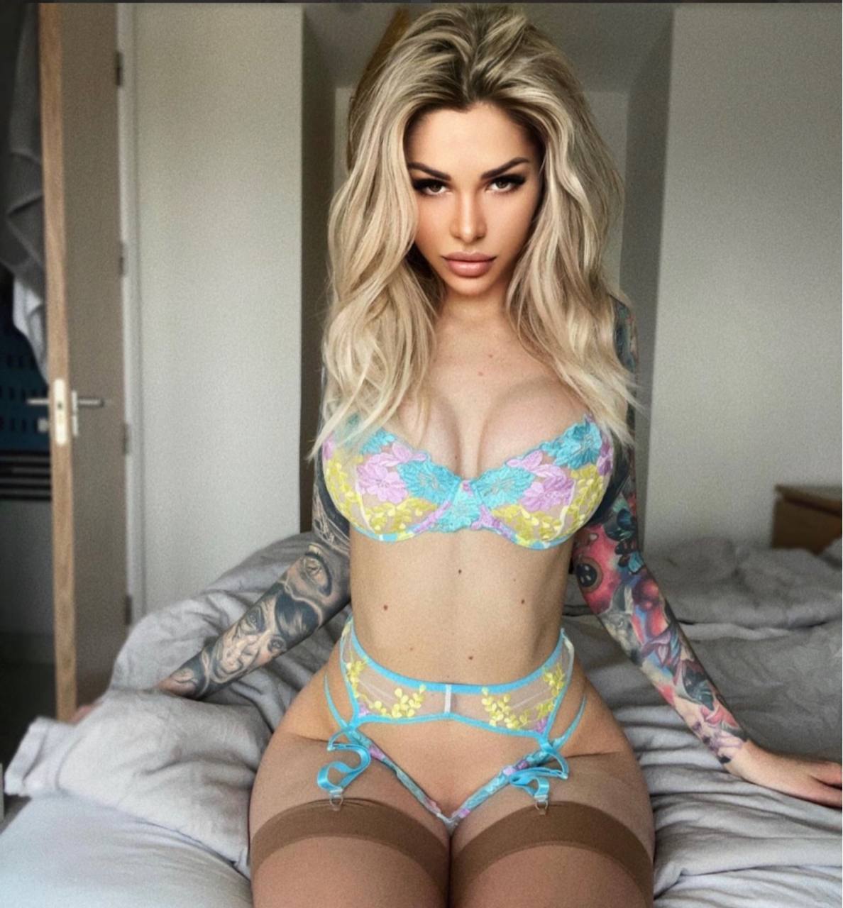 Лиза проститутка интим салон Санкт-Петербурга у метро Спортивная самые дешевые проститутки салон